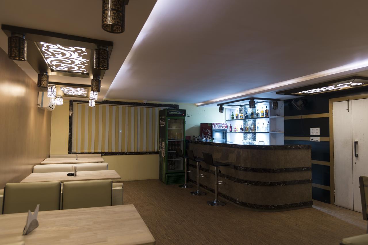 Rajhans Hotel & Resort Phalta Habitación foto