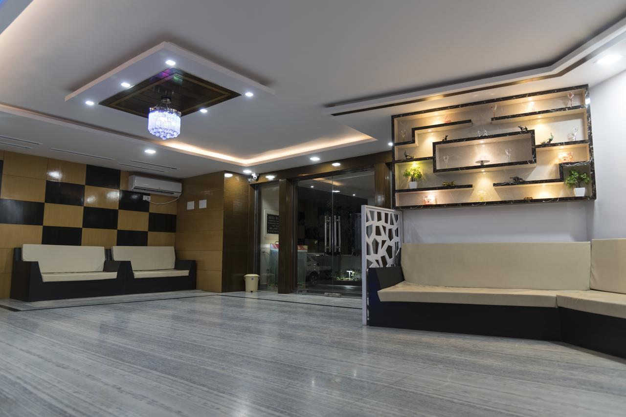 Rajhans Hotel & Resort Phalta Habitación foto
