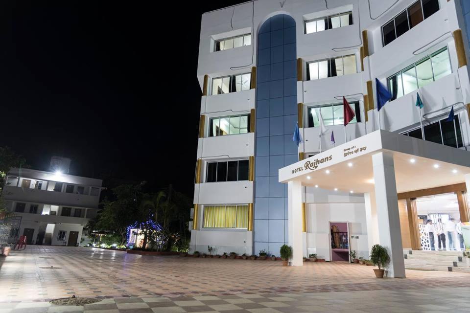 Rajhans Hotel & Resort Phalta Exterior foto