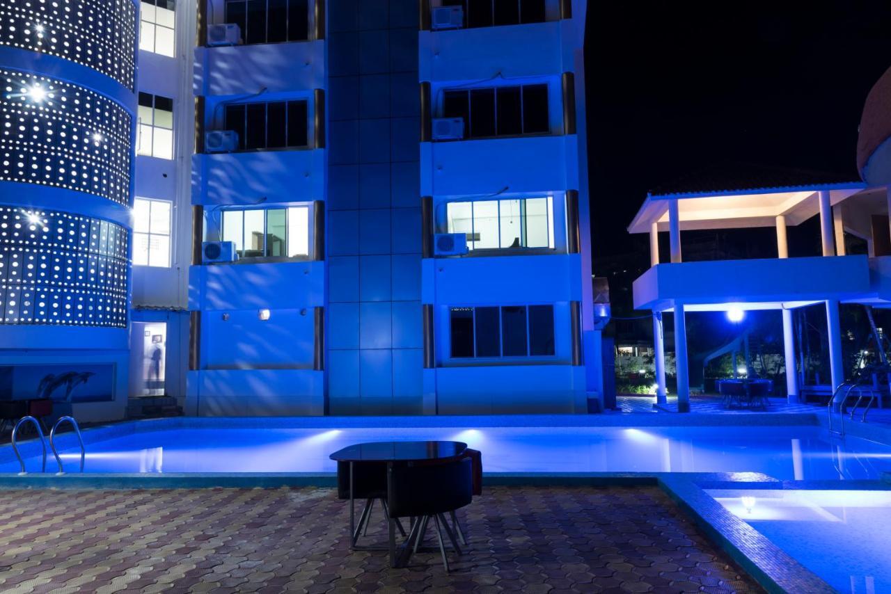 Rajhans Hotel & Resort Phalta Habitación foto
