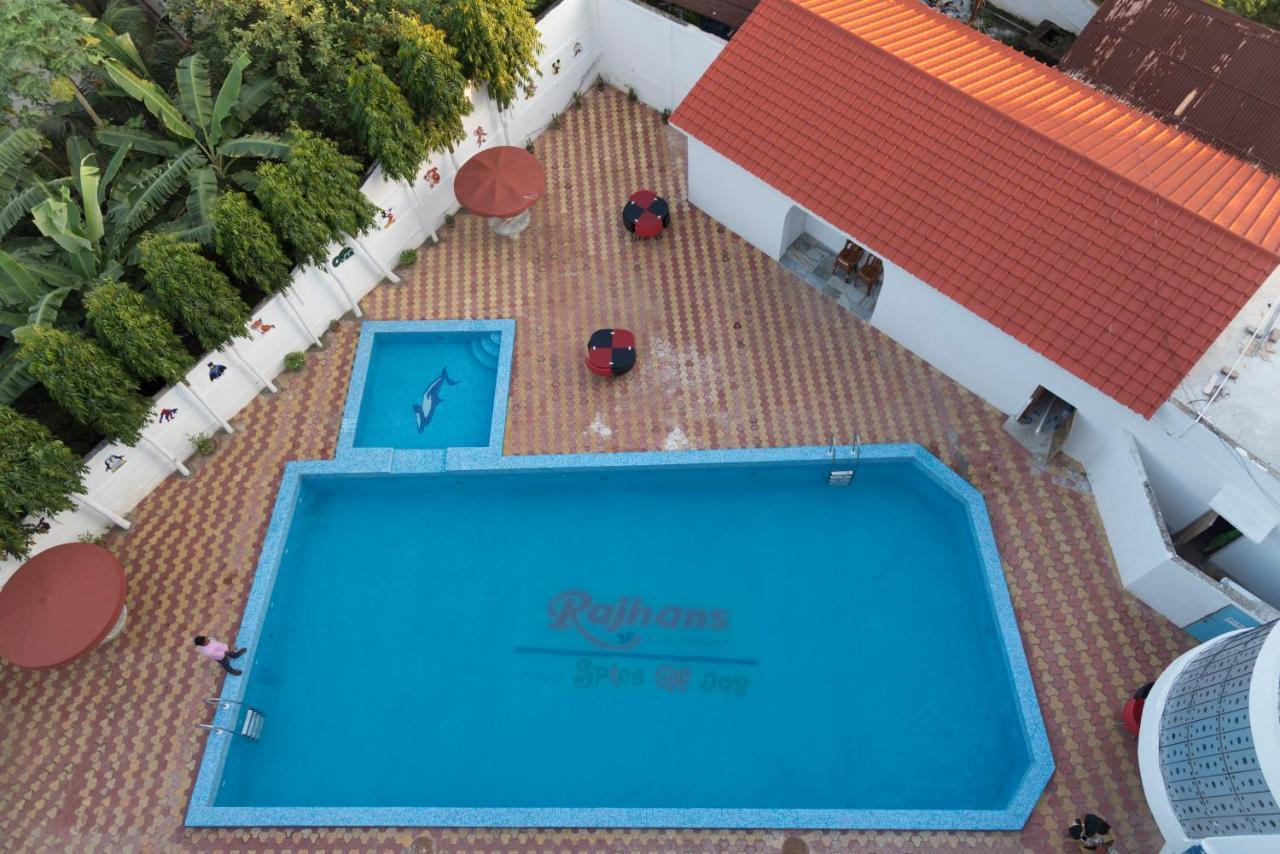 Rajhans Hotel & Resort Phalta Habitación foto